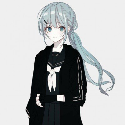 女子踹人前被保安关车门夹腿